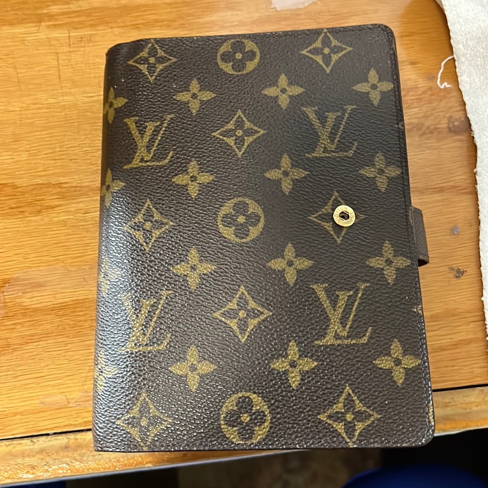Louis Vuitton MM agenda